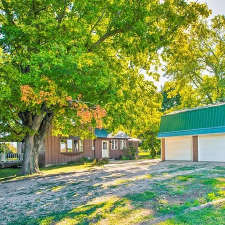 Beautifully Restored Farmhouse In Marshall!