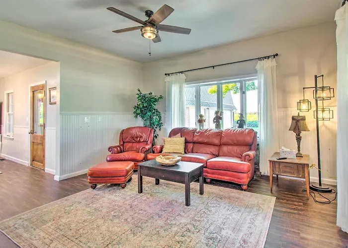 Holiday home Beautifully Restored In Marshall! *