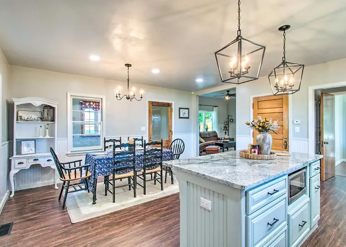 Holiday home Beautifully Restored In Marshall! Marshall