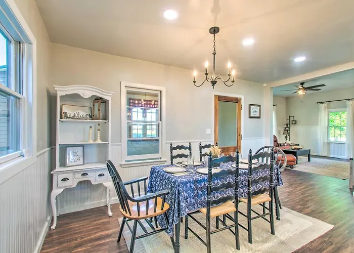 Beautifully Restored In Marshall! Holiday home Marshall