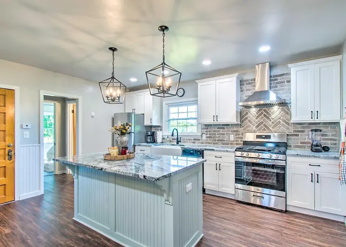 Beautifully Restored In Marshall! Holiday home Marshall