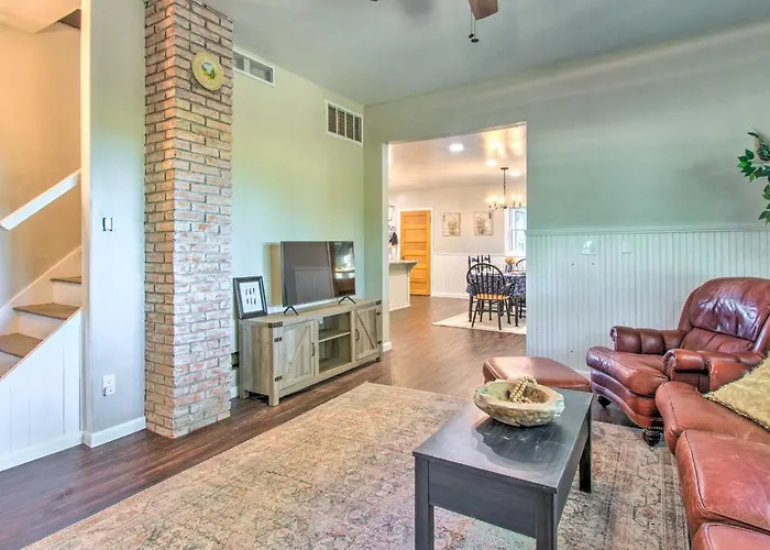 Holiday home Beautifully Restored In Marshall!