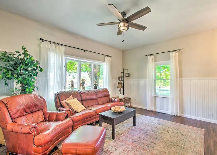 Holiday home Beautifully Restored In Marshall! Marshall