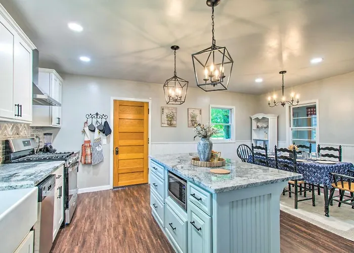 Beautifully Restored In Marshall! Marshall