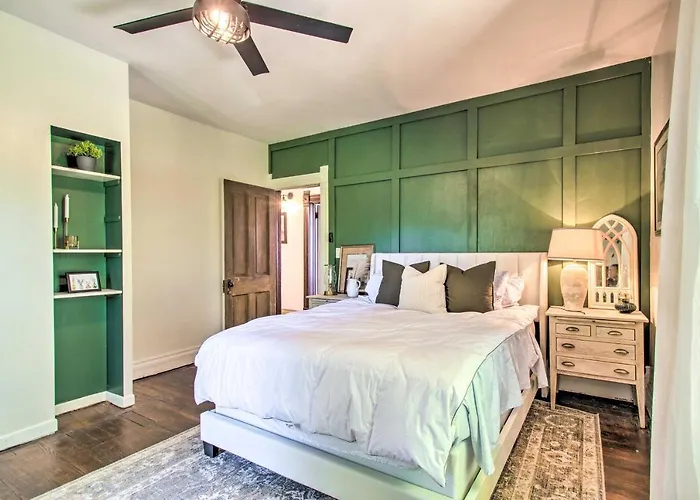 Beautifully Restored In Marshall! Holiday home Marshall