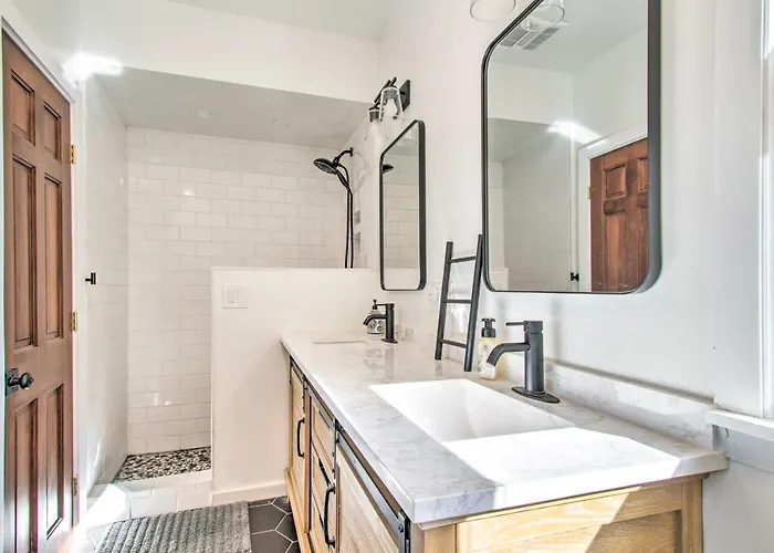 Beautifully Restored In Marshall! *