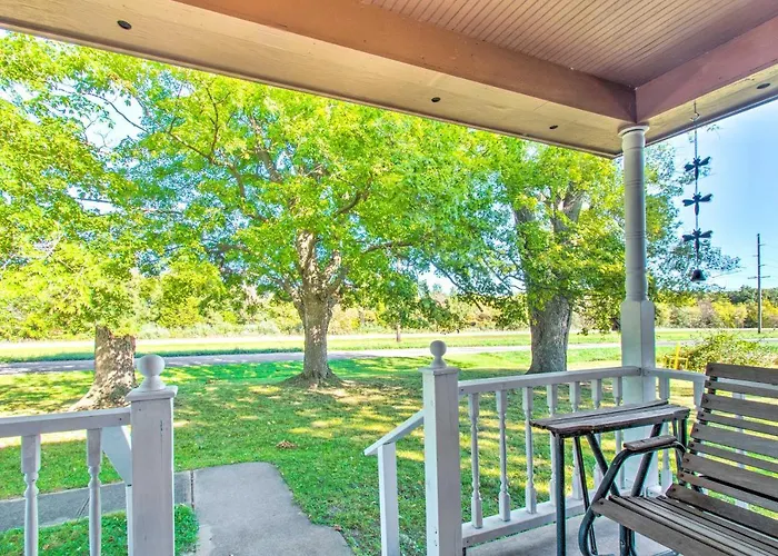 Beautifully Restored In Marshall! Marshall